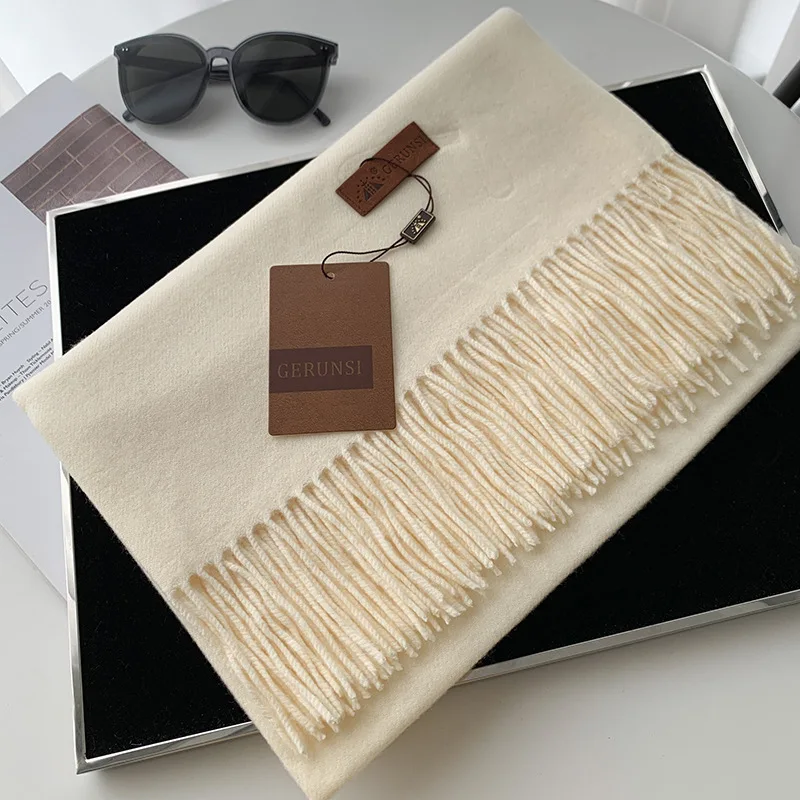 Klasyczny, jednolity szal z im – Cashmere Scarf recenzja i cena